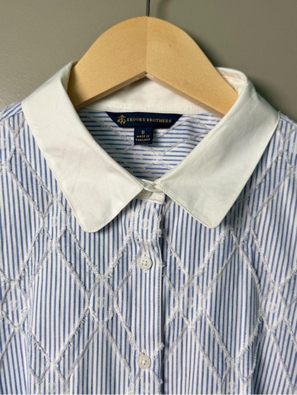 Brooks Brothers Seersucker Fringe Diamond Sleeveless Blouse | Blue Stripe | 8 - Picture 2 of 6